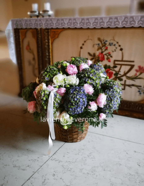 cesto di ortensie e peonie